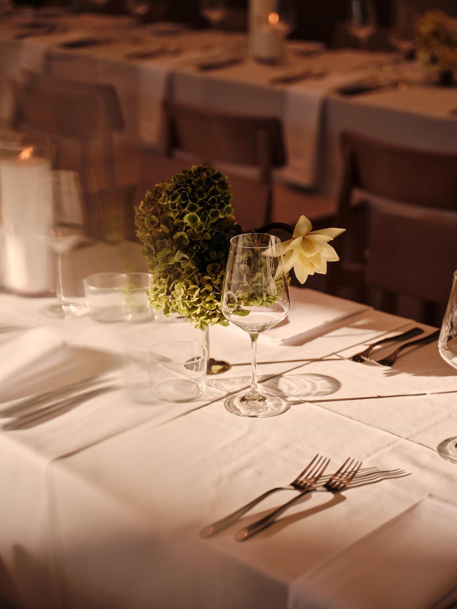 Place setting with hydrangeas and candlelight at an Observatory event